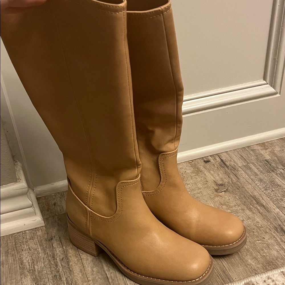 Elegant Tan Leather Heeled Boots